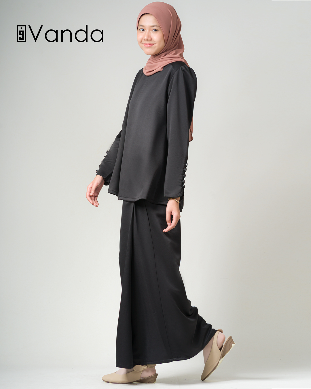 Leen-Kurung-Button-Black0036